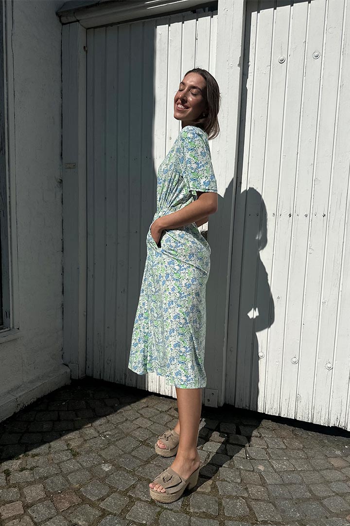 Soft Rebels SRAyla V-Neck Midi Dress Flower Snow White Print